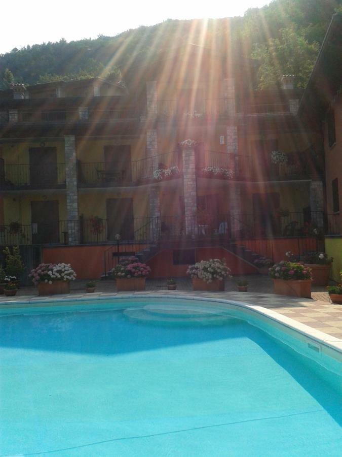 Relax Vista Lago Villanuova sul clisi エクステリア 写真